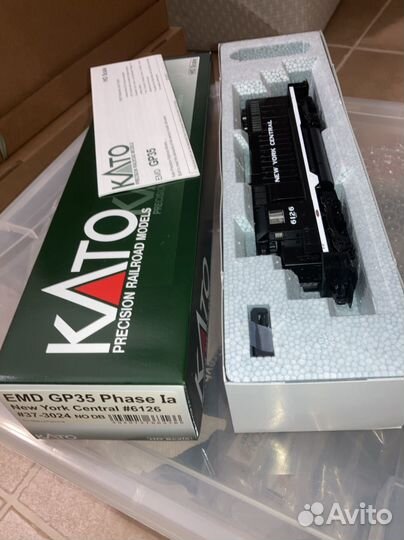Локомотив Kato HO 1:87 EMD GP35 New York Central