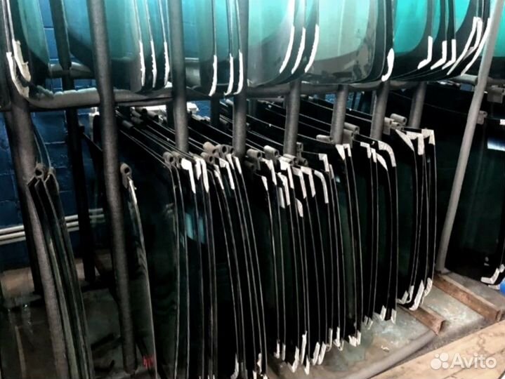 Стекло дверное форточка John Deere