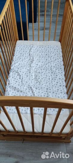 Кроватка и 2 комплекта белья (новые)