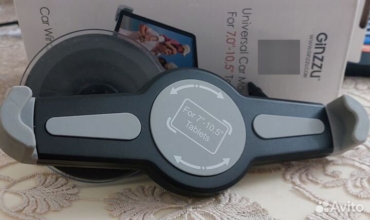 Держатель для планшета в машину