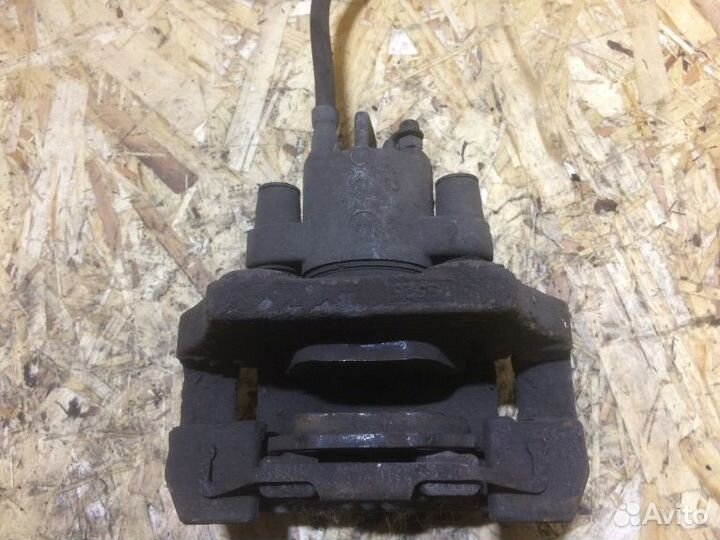 34216758057 Суппорт задний левый BMW E60