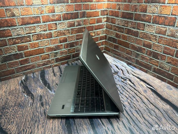 Игровой ноутбук HP в металле i5 Radeon 4GB