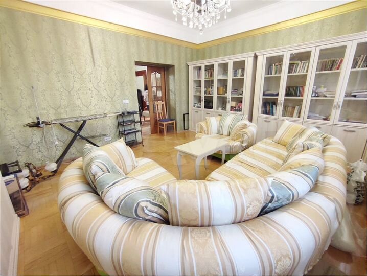 4-к. квартира, 250 м², 4/4 эт.