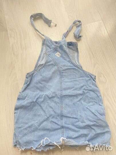 Джинсовый сарафан pull bear