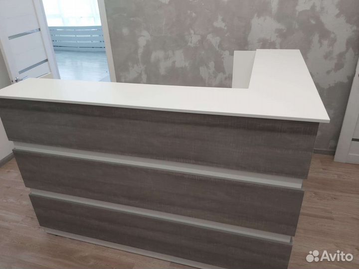 Угловая стойка ресепшн, новая