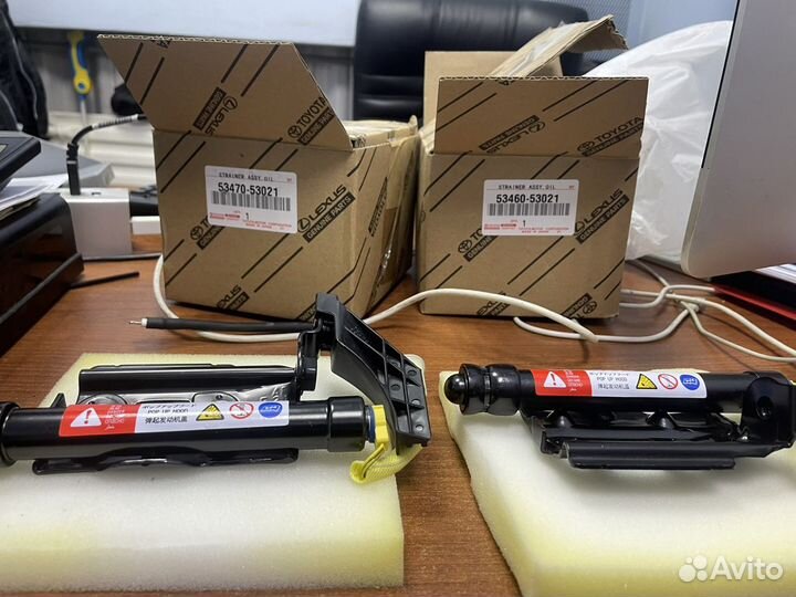 Пиропатрон капота lexus is250