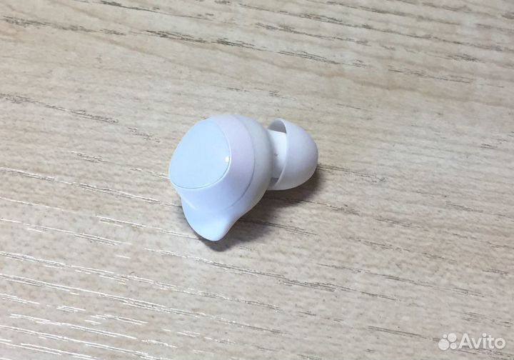 Наушник Samsung Galaxy Buds L б\у