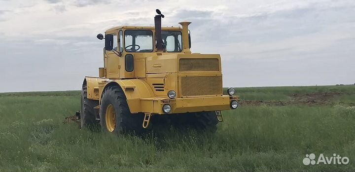 Пахота земли трактором