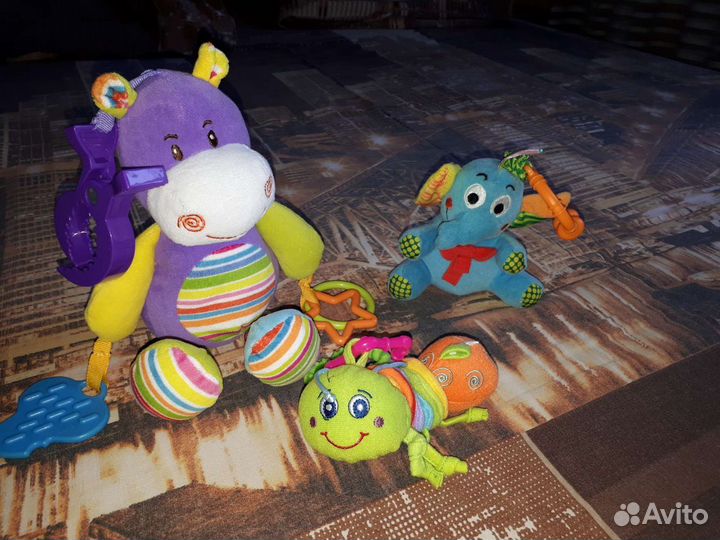 Развивающие игрушки на коляску,кроватку,коврик