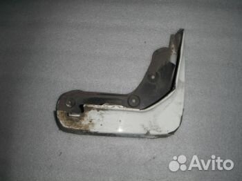 Брызговик передний Mercedes C207 E