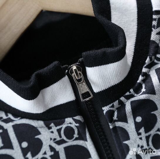 Спортивный детский костюм