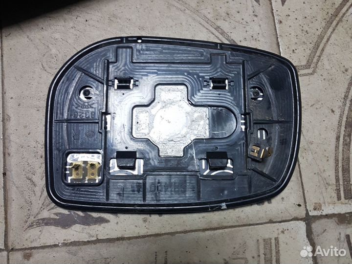 Накладка зеркала правого Toyota Corolla 150