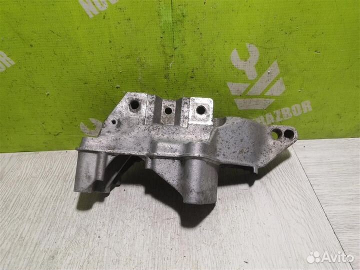 Кронштейн двигателя правый Шкода Октавия А4