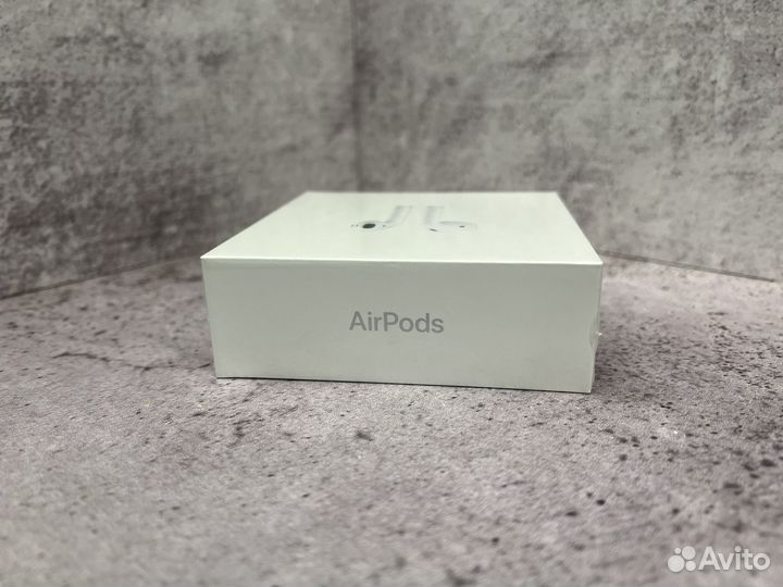 Наушники Apple AirPods 2 с зарядным футляром MV7N2