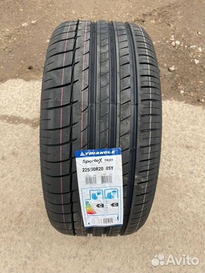 Triangle Sports TH201 225/30 R20