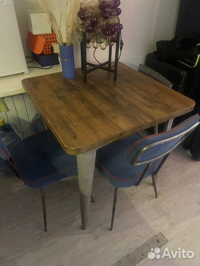 Стол с дубовой столешницей