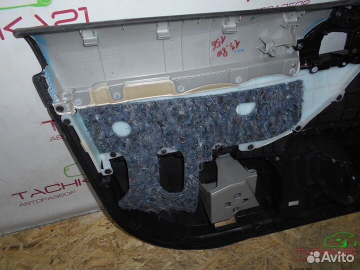 Обшивка двери передняя правая Toyota Camry V70