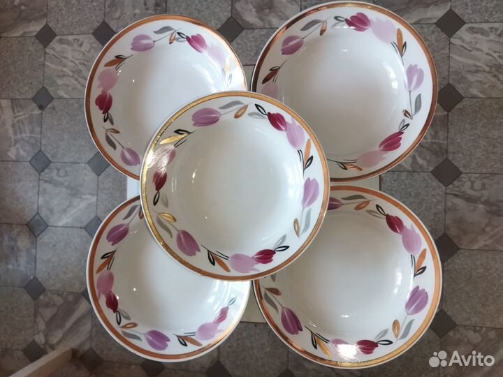 Набор тарелок