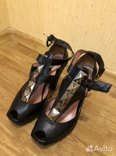 Каждая пара 500 рублей