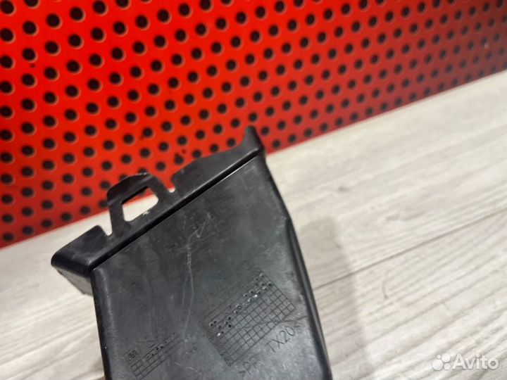 Пластик моторного отсека Bmw 5 G30 2018