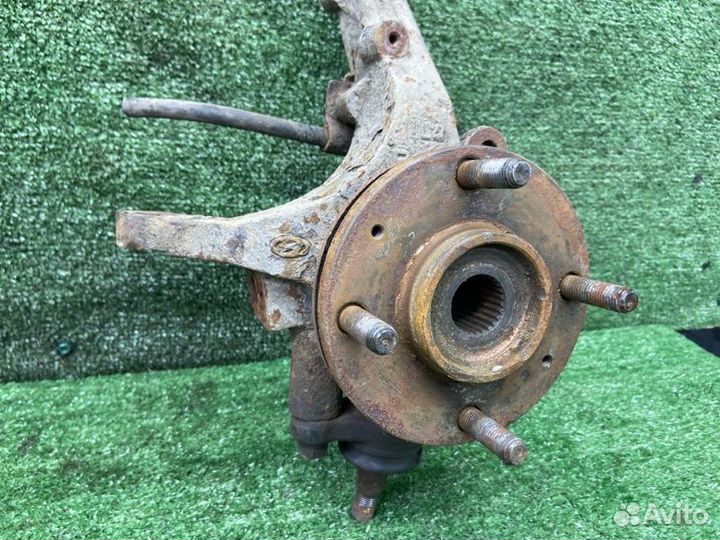 Поворотный кулак передний правый Hyundai Sonata 5