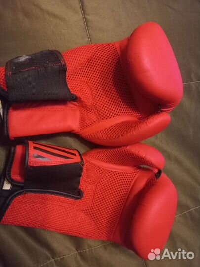 Перчатки и шлем