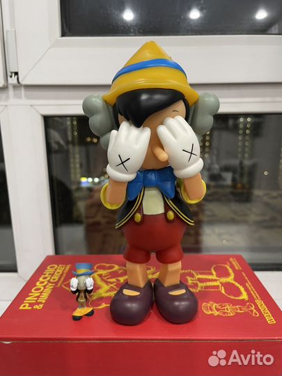 Игрушка kaws пиноккио и сверчок