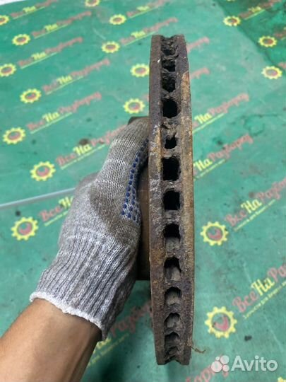 Тормозной диск передний Hyundai Sonata 4 седан 2.0