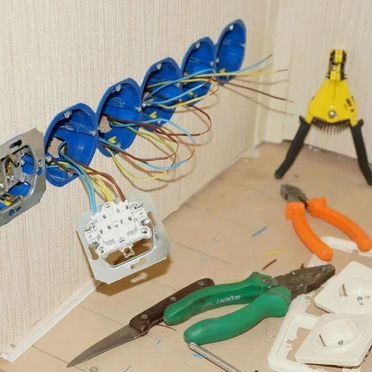 Электрик / Услуги электрика / Мастер электрик на дому / Установка люстр