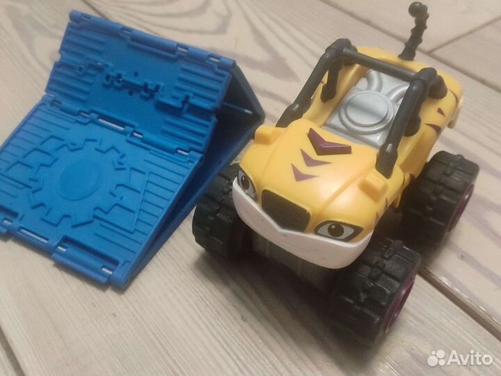 Вспыш и чудо машинки игрушка