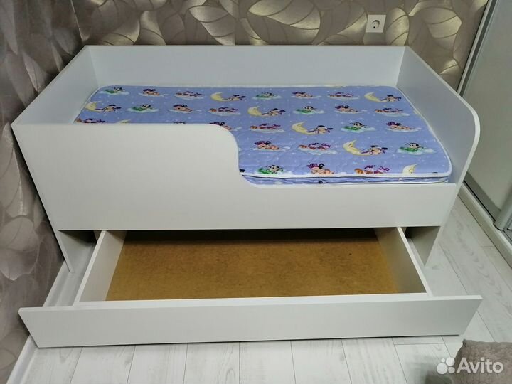 Детская кровать от 3 лет с матрасом бу