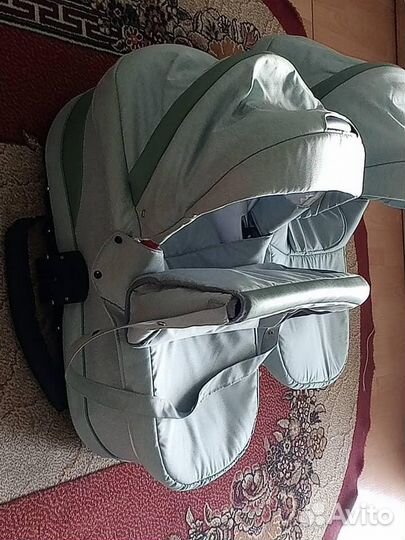 Двухместная коляска