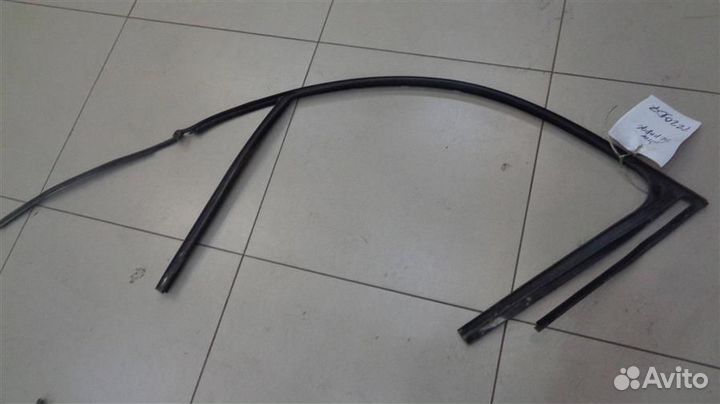 Уплотнитель стекла двери передней правой Volkswag