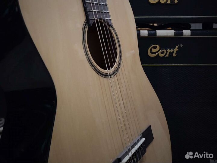 Классическая гитара Rockdale (новая)