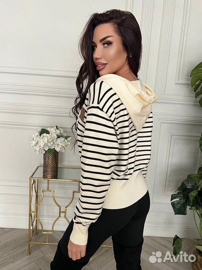 Свитер на молнии