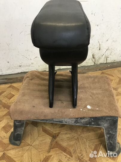 Подлокотник