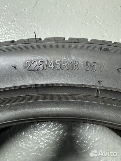 Triangle PL02 225/45 R18 95V
