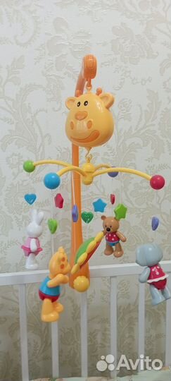 Мобиль на кроватку жирафики