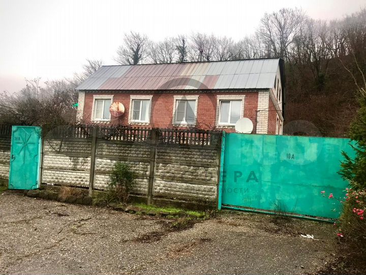 Дом 245,5 м² на участке 9,9 сот.