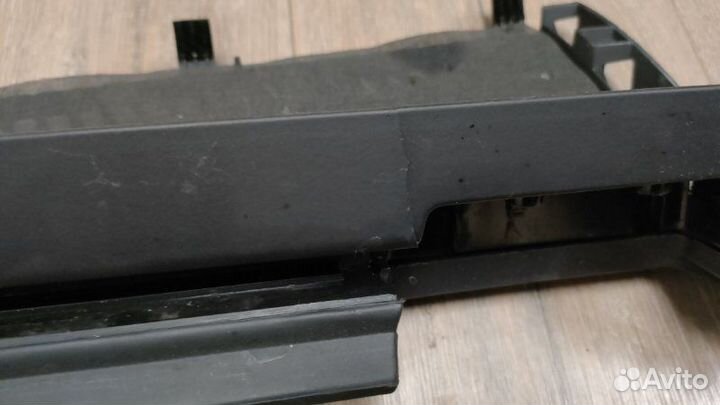 Направляющая шторки багажника правая Bmw X5 E53