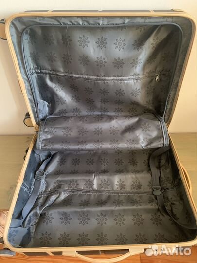 Чемодан proffi Travel (M) на колесах