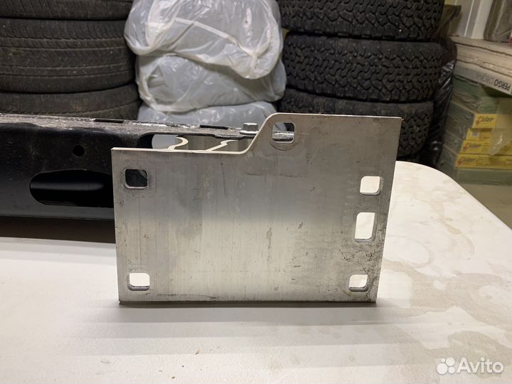 Усилитель бампера Land Rover