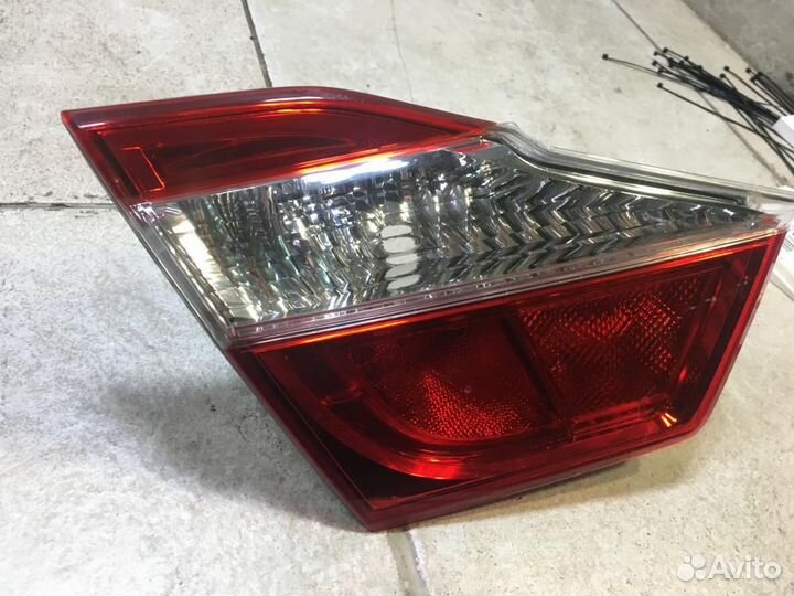 Фонарь задний внутренний левый Toyota Camry ASV50