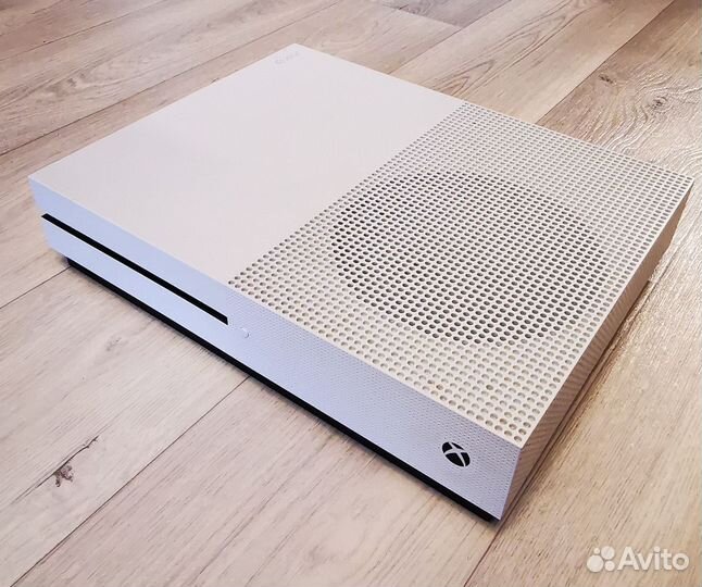 Xbox one s 1tb / 2 геймпада / с дисководом