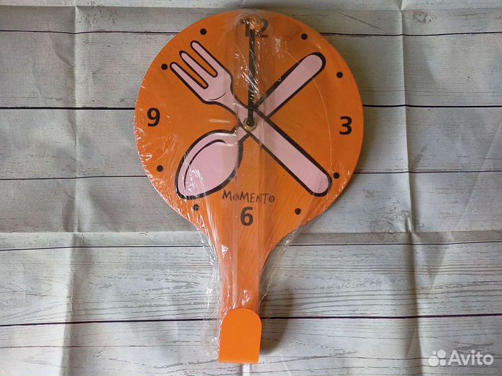 Часы настенные в кухню momento