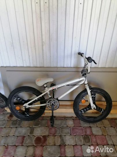 Трюковой велосипед BMX с тормозами