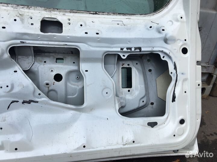 Крышка багажника toyota land cruiser prado