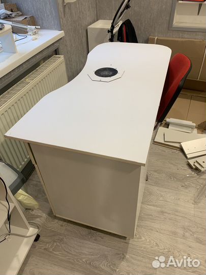 Стол маникюрный