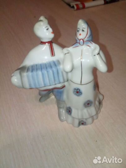 Фарфоровая статуэтка 