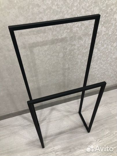 Напольная металлическая вешалка